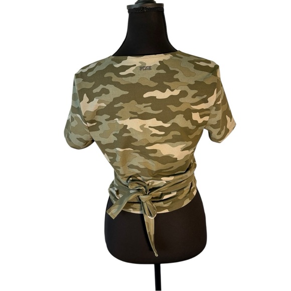 PINK Victoria’s Secret Ultimate Wrap Top Womens Medium Green Camo Athletic Top - Picture 2 of 9